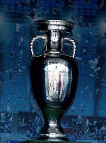 El trofeo de la Eurocopa de la UEFA